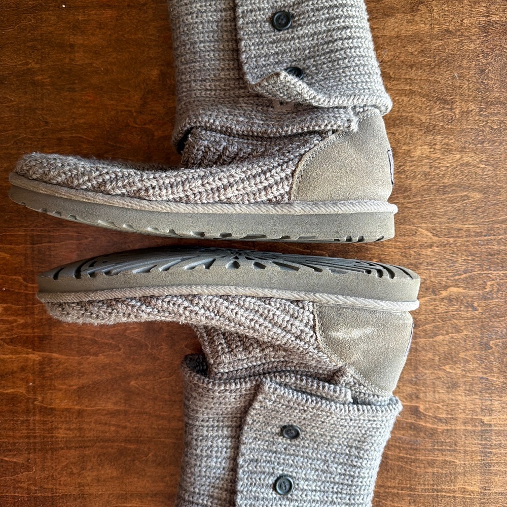 Grey sweater Ugg boots women’s size 9